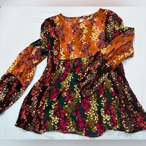 Ces Femme long sleeve floral print tunic top
Size medium